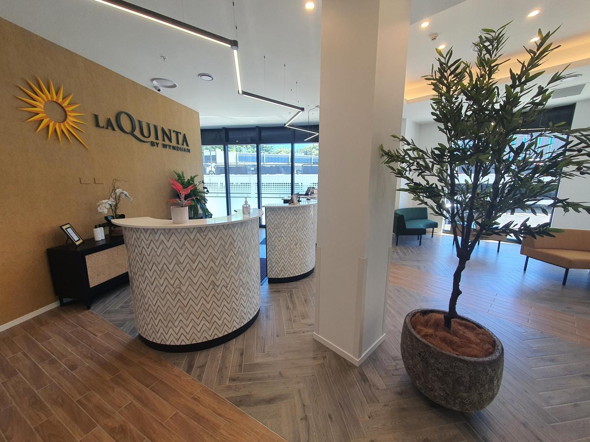 ホテル La Quinta By Wyndham Ellerslie オークランド エクステリア 写真